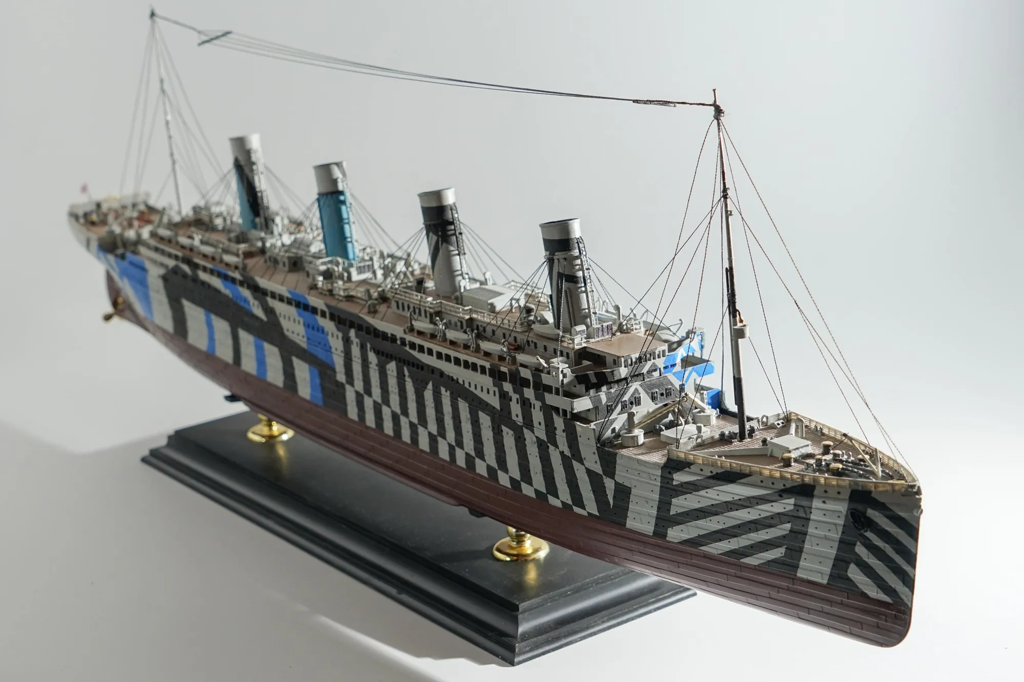 HMT Olympic: The finished model, seen from the bow